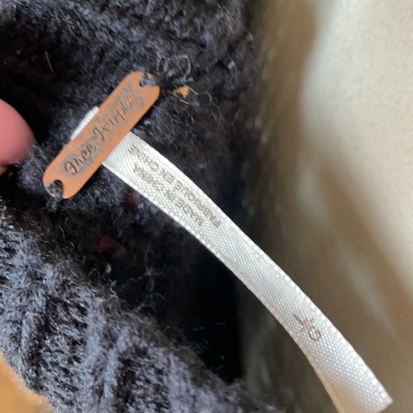 Free people sweater 🌹 - Picture 7 of 7